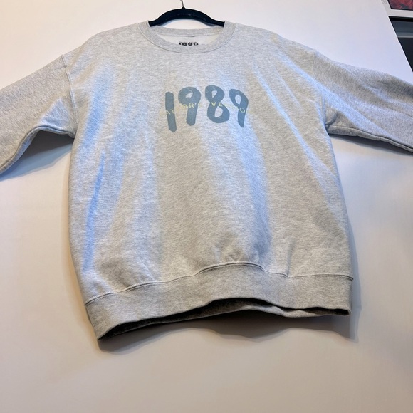 Taylor Swift official merch taylors version 1989 Crewneck Sweater size Medium - Picture 6 of 8